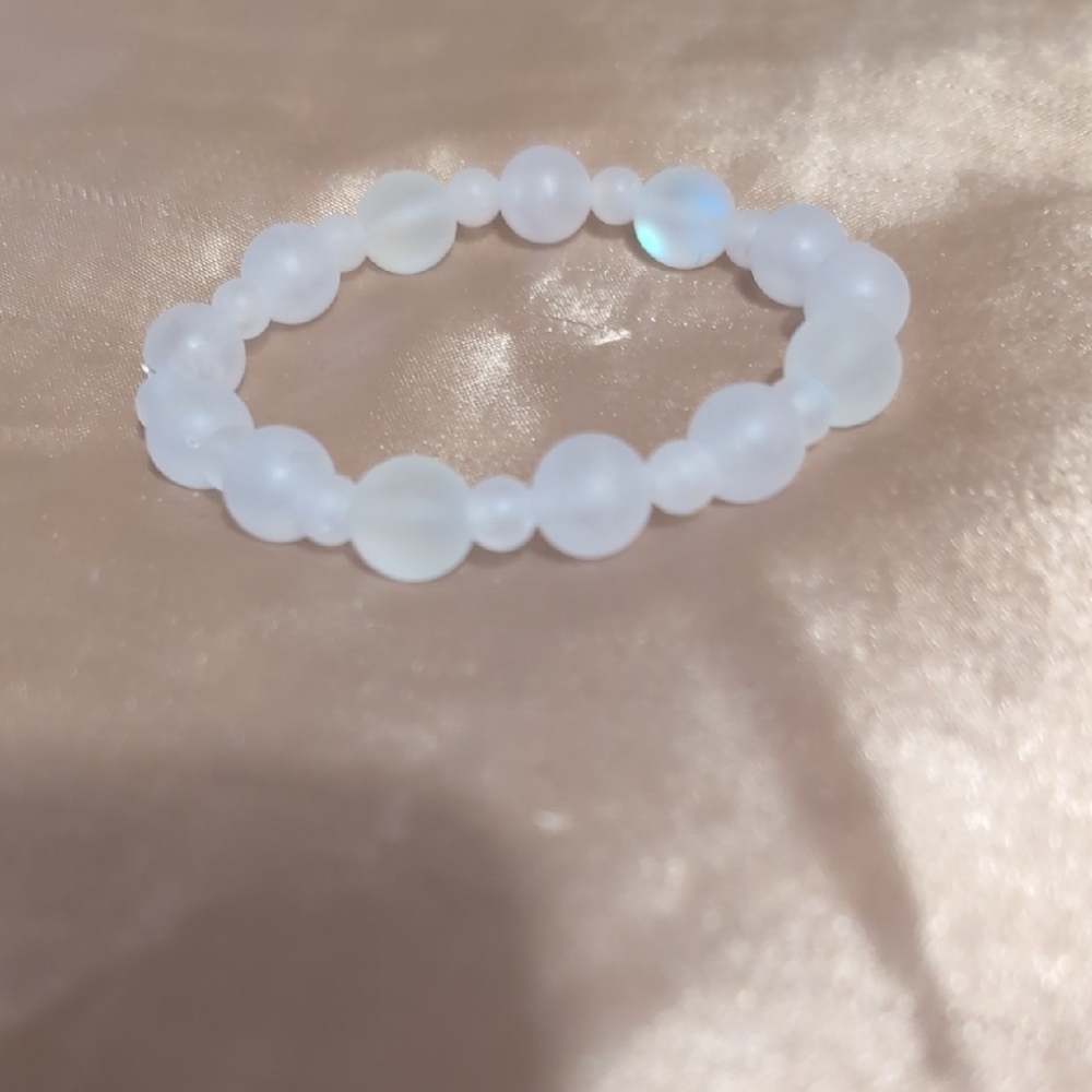 Elegant Frosted White Beaded Bracelet - Picture 2 of 5